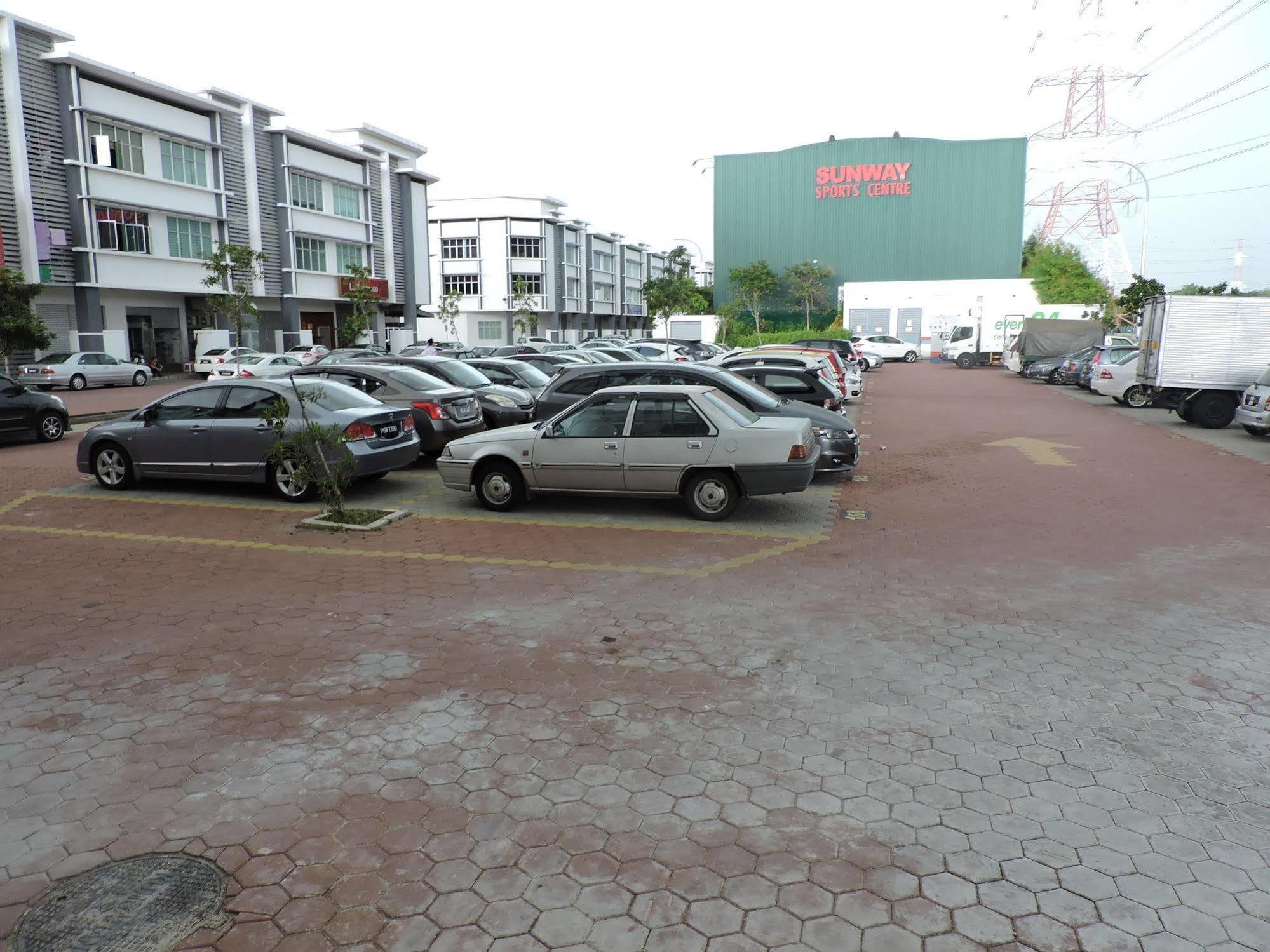 โรงแรมเดอะ แบล็งเก็ต เซเบรัง จายา เพราย ภายนอก รูปภาพ